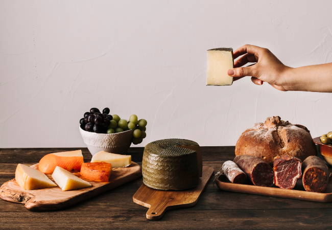 FROMAGERIE ANTONY İLE FRANSIZ PEYNİR SANATI – Beş kuşaktır süregelen bir lezzet yolculuğu Four Seasons Hotel Bosphorus’ta… FROMAGERIE ANTONY İLE FRANSIZ PEYNİR SANATI – Beş kuşaktır süregelen bir lezzet yolculuğu Four Seasons Hotel Bosphorus’ta…