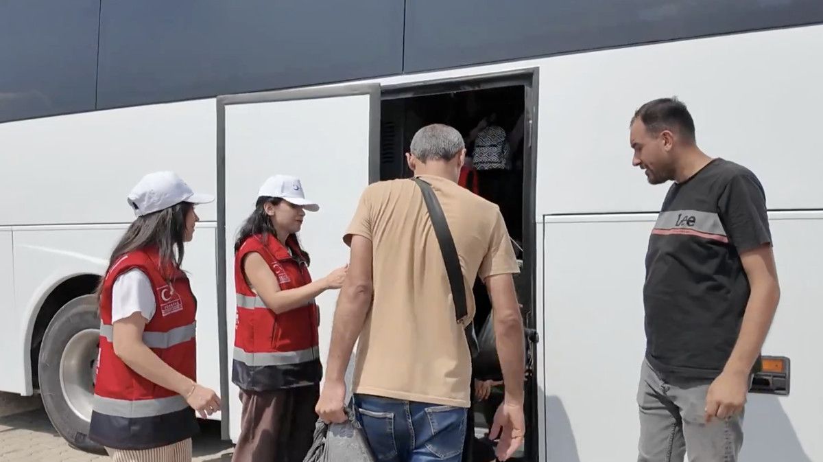 Esad sonrası ülkesine dönen Suriyeli sayısı 509 bini geçti Esad sonrası ülkesine dönen Suriyeli sayısı 509 bini geçti