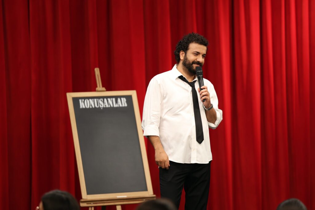 İki komedyenin tatlı atışması sosyal medyanın gündeminde! İki komedyenin tatlı atışması sosyal medyanın gündeminde!