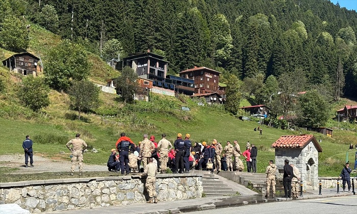 Ayder Turizm Merkezi’nde Acil Müdahale: Tahliye Operasyonu Başladı Ayder Turizm Merkezi’nde Acil Müdahale: Tahliye Operasyonu Başladı