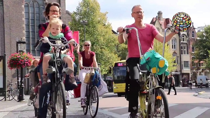 Amsterdam’da Turist İsyanı: Halk Belediyeye Dava Açtı Amsterdam’da Turist İsyanı: Halk Belediyeye Dava Açtı