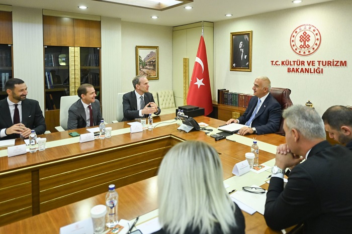 Bakan Ersoy Google Heyetiyle Görüştü: GoTürkiye, Dijital Tanıtımda Lider Bakan Ersoy Google Heyetiyle Görüştü: GoTürkiye, Dijital Tanıtımda Lider