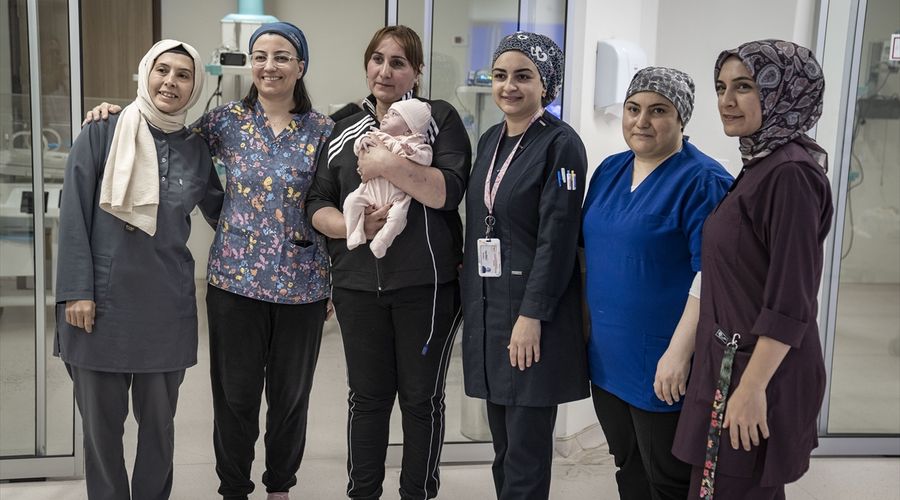 Erzurum’da 690 ve 780 gram doğan bebekler, aylar sonra sağlığına kavuştu Erzurum’da 690 ve 780 gram doğan bebekler, aylar sonra sağlığına kavuştu