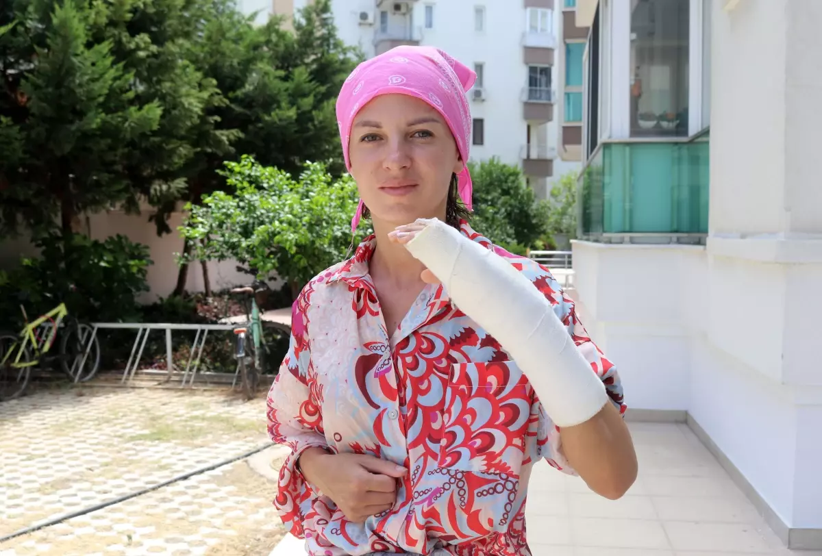 Antalya’da Eşine Sopayla Saldırdığı İddia Edilen Sanık Hakim Karşısında Antalya’da Eşine Sopayla Saldırdığı İddia Edilen Sanık Hakim Karşısında