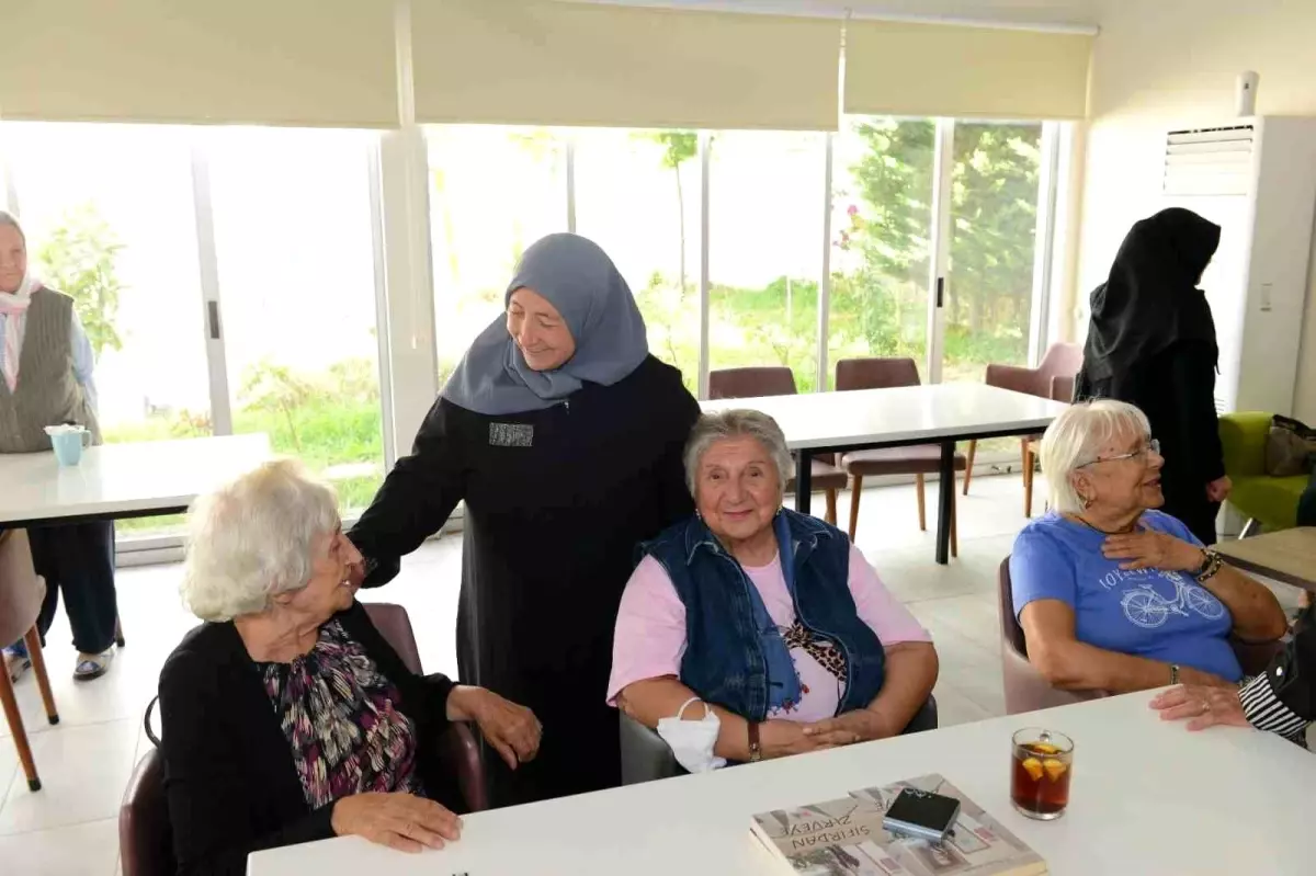 Nilüferli Kadınlar Huzurevi Ziyaretiyle Dayanışma Örneği Sergiledi Nilüferli Kadınlar Huzurevi Ziyaretiyle Dayanışma Örneği Sergiledi