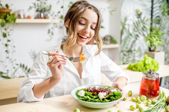 Kendinize İyi Bakmanın Yolu: Mutluluk Veren Besinler Kendinize İyi Bakmanın Yolu: Mutluluk Veren Besinler