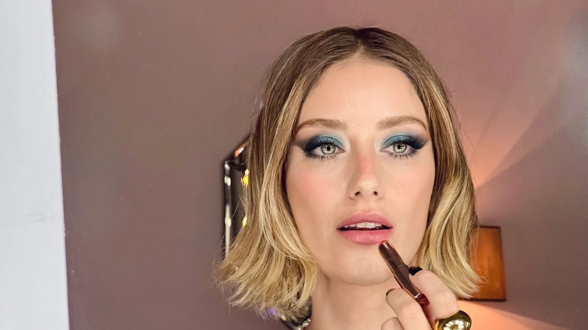 Hazal Kaya zayıfladı! Son haline yorum yağdı Hazal Kaya zayıfladı! Son haline yorum yağdı