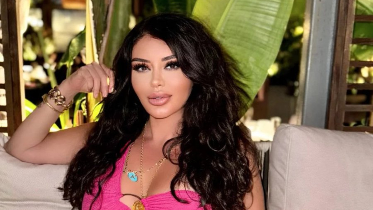 Ebru Polat adliye kombinini eleştirenlere cevap verdi: “Eğitimli cahil” Ebru Polat adliye kombinini eleştirenlere cevap verdi: “Eğitimli cahil”