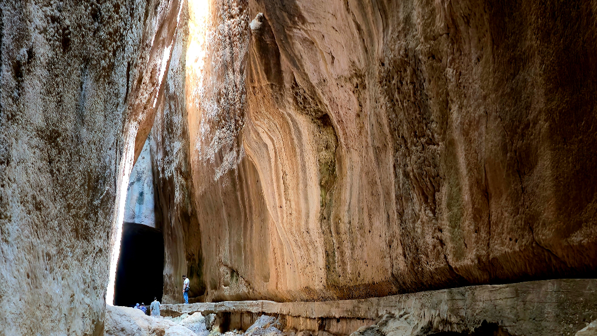 Hatay’da bin esirin yaptığı Titus Tüneli ile Beşikli Mağara ziyaretçilerin ilgisini çekiyor Hatay’da bin esirin yaptığı Titus Tüneli ile Beşikli Mağara ziyaretçilerin ilgisini çekiyor