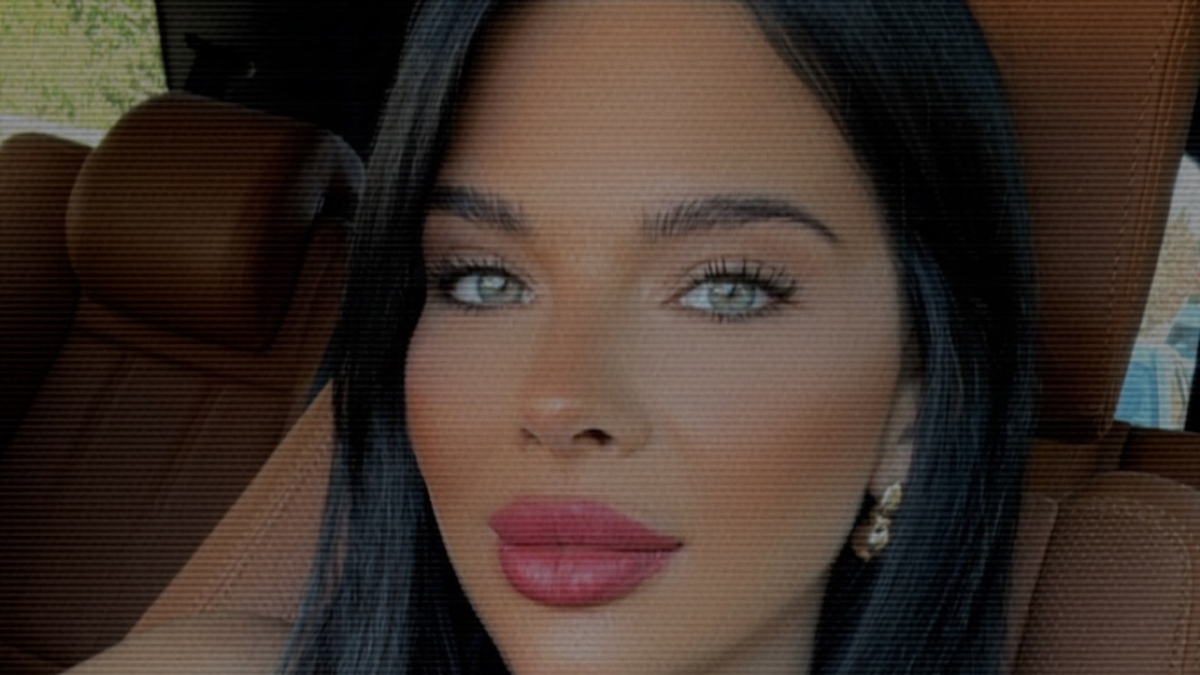 Sihirli Annem’in Tuğçe’si Damla Ersubaşı umreye gitti Sihirli Annem’in Tuğçe’si Damla Ersubaşı umreye gitti