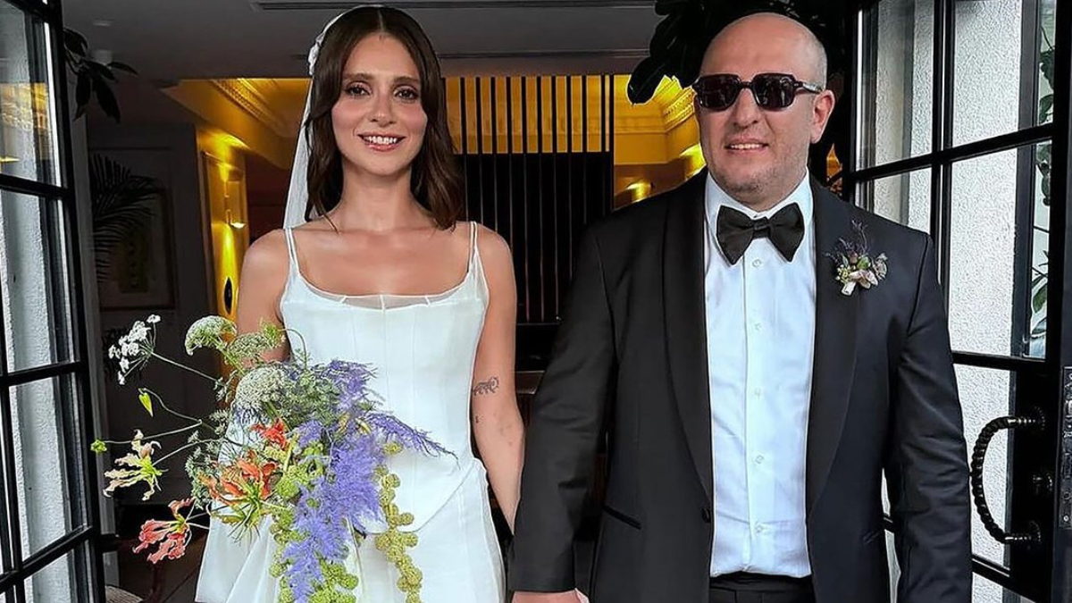 Uyuşturucu operasyonunda ifade vermişti! Oyuncu Meriç Aral oğluyla poz verdi Uyuşturucu operasyonunda ifade vermişti! Oyuncu Meriç Aral oğluyla poz verdi