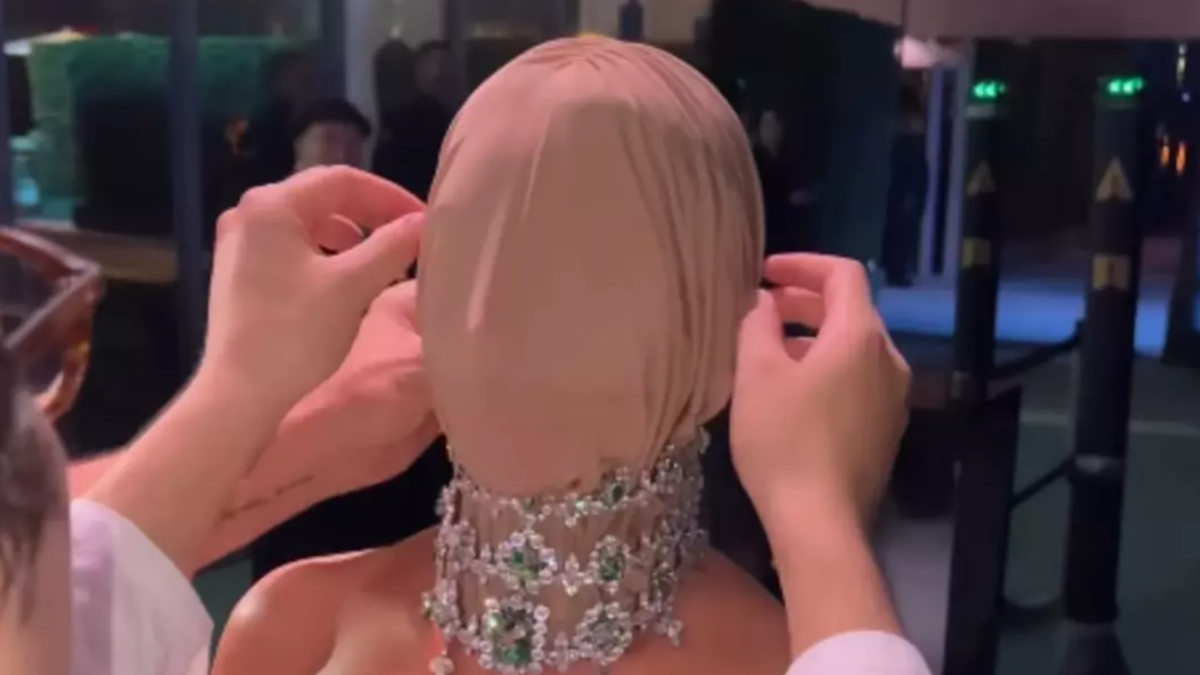 Kim Kardashian gala tarzıyla herkesi şaşırttı! Yüzünü tamamen kapattı Kim Kardashian gala tarzıyla herkesi şaşırttı! Yüzünü tamamen kapattı