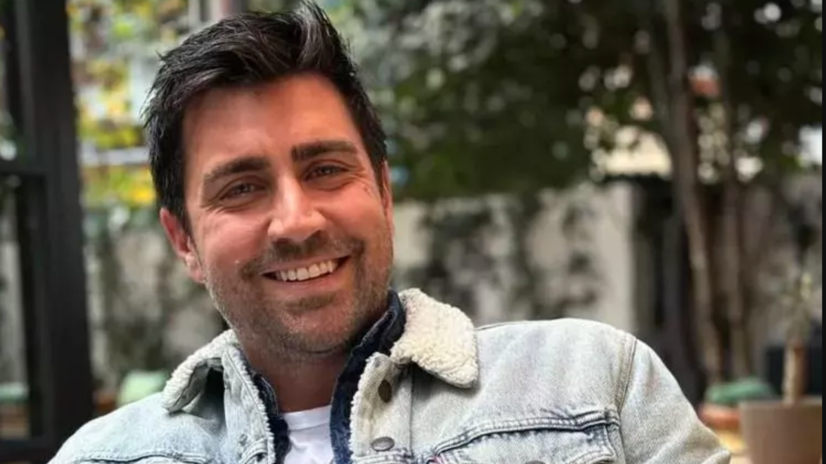 Bornozlu fotoğrafıyla gündem oldu! Çağlar Ertuğrul’dan açıklama geldi Bornozlu fotoğrafıyla gündem oldu! Çağlar Ertuğrul’dan açıklama geldi