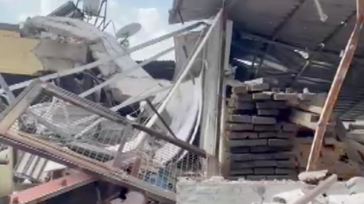 İzmir’de şiddetli patlama: Bir kişi ağır yaralandı İzmir’de şiddetli patlama: Bir kişi ağır yaralandı