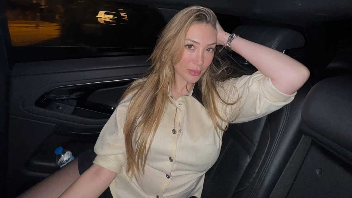 Yasmin Erbil, saçlarını pembeye boyattı! Yeni imajı da beğenildi Yasmin Erbil, saçlarını pembeye boyattı! Yeni imajı da beğenildi