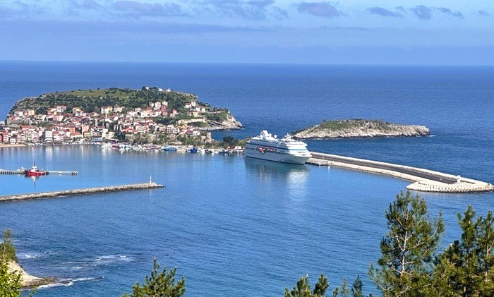 Kruvaziyer Turizminde Amasra Rüzgarı: 85 Sefer, 72 Bin Yolcu! Kruvaziyer Turizminde Amasra Rüzgarı: 85 Sefer, 72 Bin Yolcu!