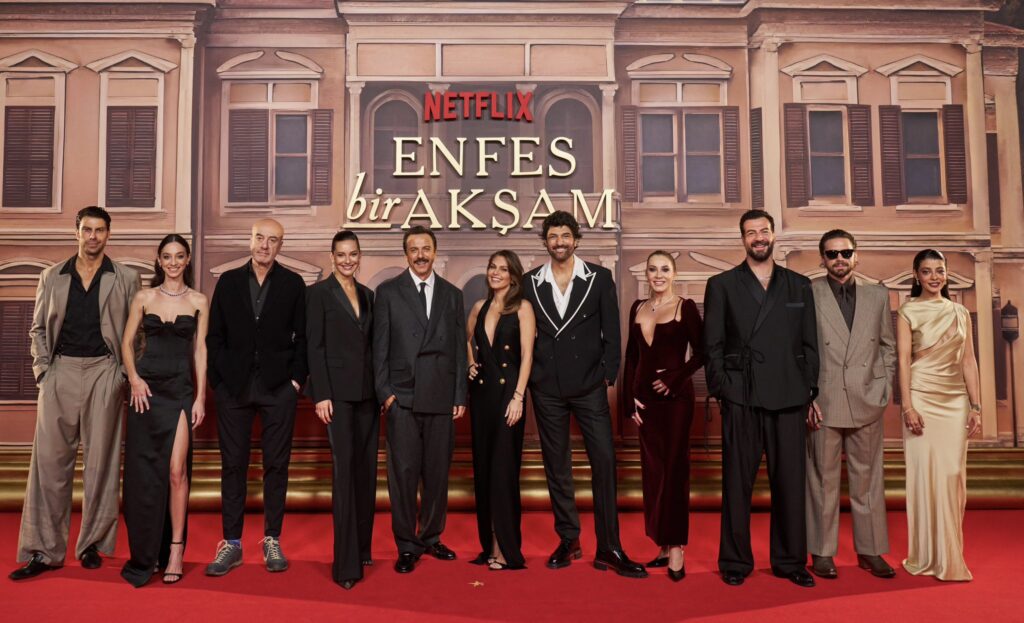 Merakla beklenen “Enfes Bir Akşam” dizisinin lansmanı dün akşam gerçekleşti! Enfes Bir Akşam şimdi Netflix’te yayında!