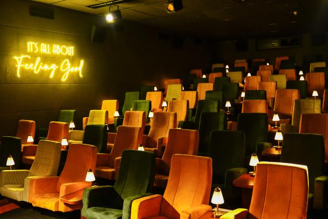 Hillside LIVE; Stand-Up, Sinema, Edebiyat ve Söyleşilerle Seyirciyle Buluşuyor