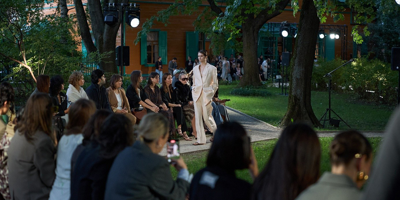 Moskova Moda Haftası: İzlenmesi Gereken 5 Büyük Podyum Trendi Moskova Moda Haftası: İzlenmesi Gereken 5 Büyük Podyum Trendi