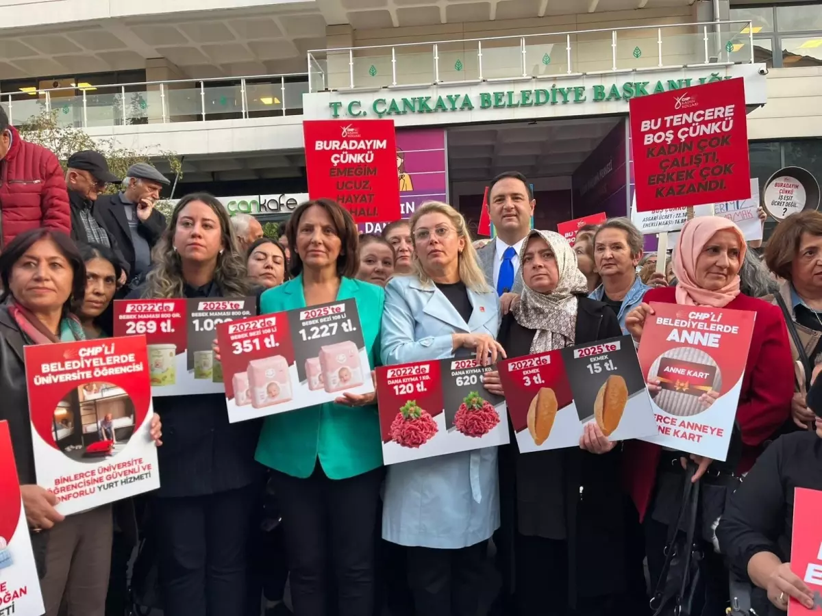 CHP Kadın Kolları Yoksullukla Mücadele İçin Eylem Düzenledi CHP Kadın Kolları Yoksullukla Mücadele İçin Eylem Düzenledi