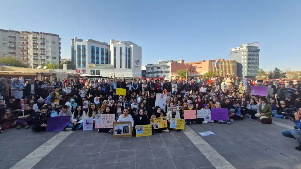 Rojin Kabaiş İçin Adalet Eylemi: Cinsel Saldırı İhtimali Soruşturulmalı Rojin Kabaiş İçin Adalet Eylemi: Cinsel Saldırı İhtimali Soruşturulmalı