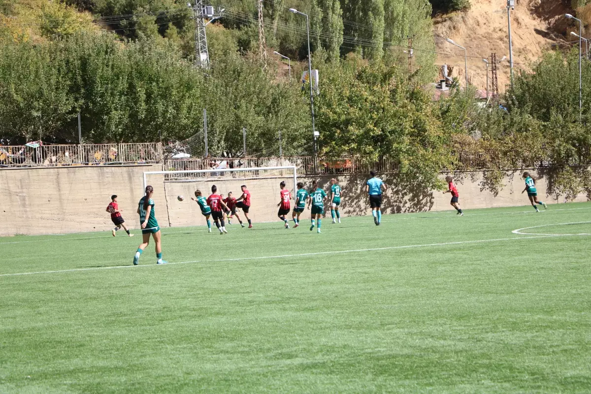 Yüksekova Spor Kadın Futbol Takımı, Giresun Sanayi Spor’u 5-0 İle Geçti Yüksekova Spor Kadın Futbol Takımı, Giresun Sanayi Spor’u 5-0 İle Geçti