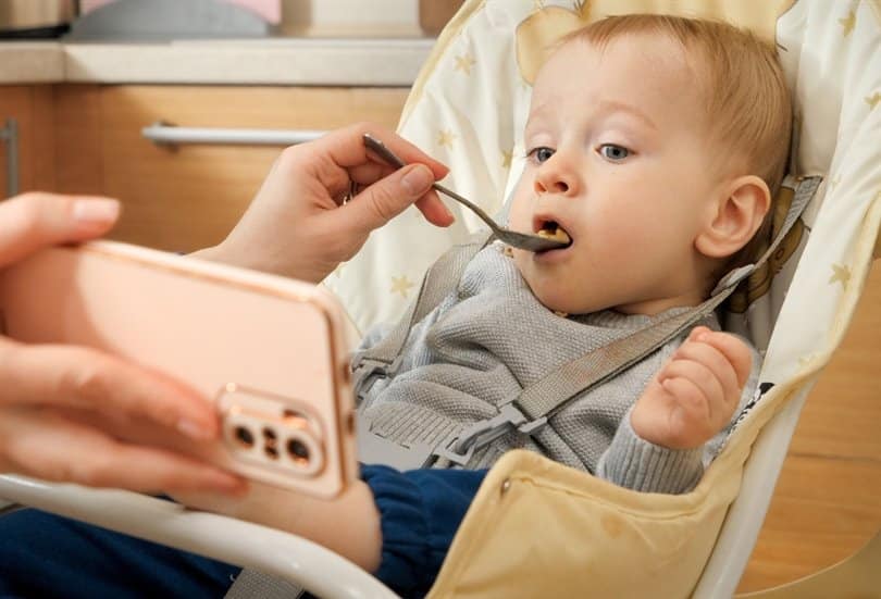 Ekransız Yemek Alışkanlığı: Çocuklar İçin Öneriler Ekransız Yemek Alışkanlığı: Çocuklar İçin Öneriler