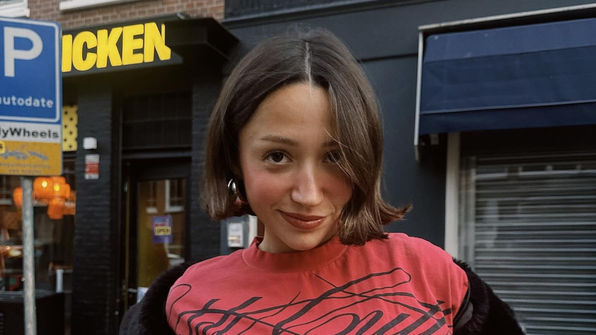 Zeynep Bastık, konserinde lazer tutan hayranına tepki… Zeynep Bastık, konserinde lazer tutan hayranına tepki…