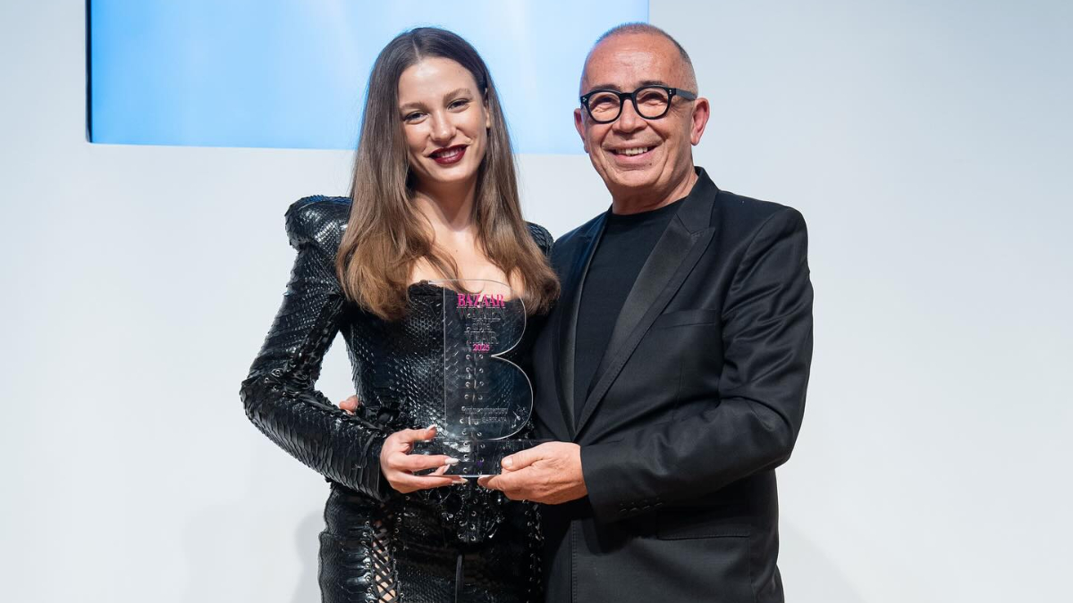 Serenay Sarıkaya, Yılın Oyuncusu Ödülünü Kazandı Serenay Sarıkaya, Yılın Oyuncusu Ödülünü Kazandı