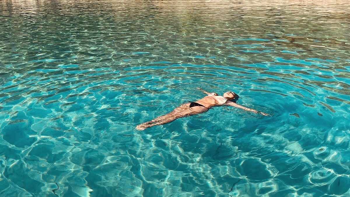 62 yaşındaki Yonca Evcimik bikinili pozlarıyla dikkat çekti 62 yaşındaki Yonca Evcimik bikinili pozlarıyla dikkat çekti