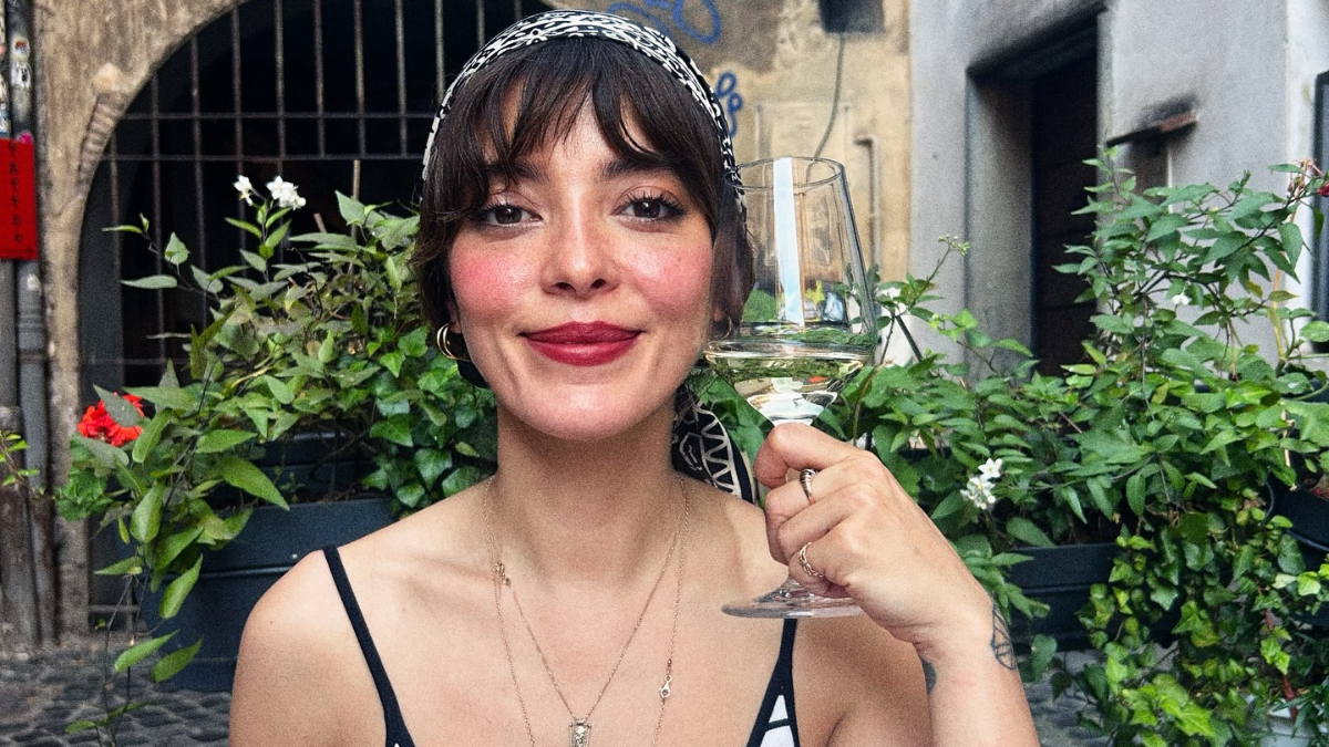 Selin Şekerci, yeni sarı saç rengiyle dikkat çekti Selin Şekerci, yeni sarı saç rengiyle dikkat çekti