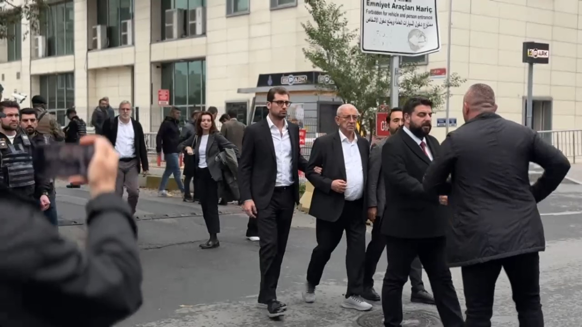 Ekrem İmamoğlu’nun Ailesi Yolsuzluk Soruşturmasında İfade… Ekrem İmamoğlu’nun Ailesi Yolsuzluk Soruşturmasında İfade…