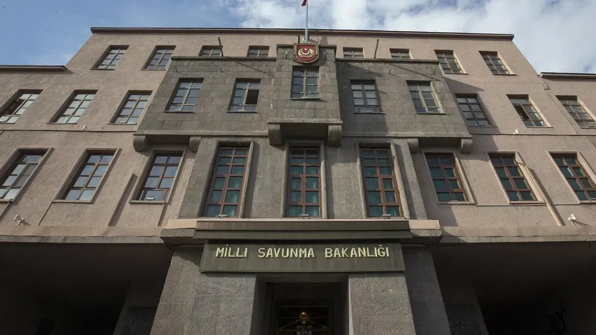 MSB: Askeri kargo uçağının enkazında incelemeler başladı MSB: Askeri kargo uçağının enkazında incelemeler başladı