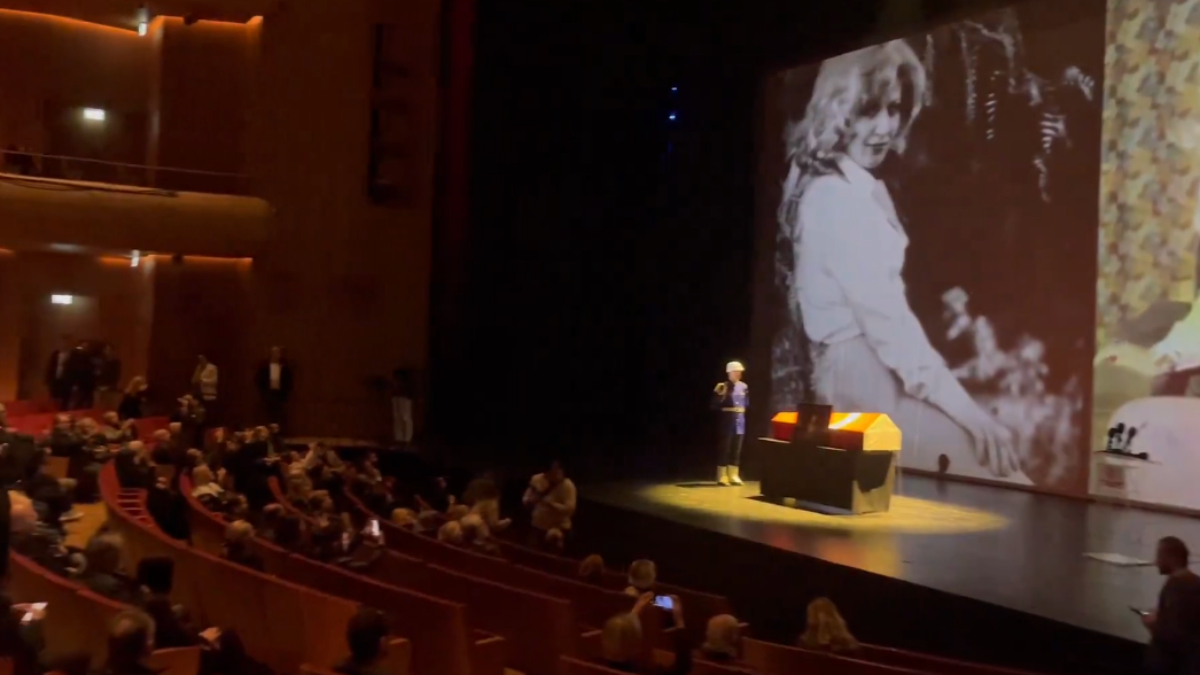 Muazzez Abacı için Atatürk Kültür Merkezi’nde tören… Muazzez Abacı için Atatürk Kültür Merkezi’nde tören…