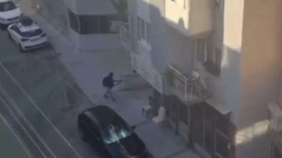 İzmir’de Polis Merkezine Saldırı: 2 DEAŞ Şüphelisi Yakalandı İzmir’de Polis Merkezine Saldırı: 2 DEAŞ Şüphelisi Yakalandı