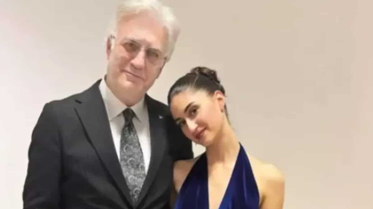 Tamer Karadağlı’nın Kızı Zeyno’dan Piyano Resitali Tamer Karadağlı’nın Kızı Zeyno’dan Piyano Resitali