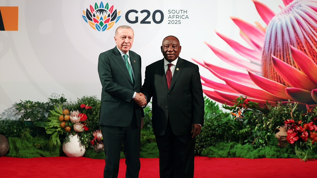 Cumhurbaşkanı Erdoğan G20 Zirvesi’nde Görüşmelerde Bulunuyor Cumhurbaşkanı Erdoğan G20 Zirvesi’nde Görüşmelerde Bulunuyor