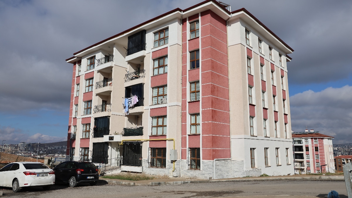 Elazığ’da depremzede Arzu İnce, yeni evinden memnun Elazığ’da depremzede Arzu İnce, yeni evinden memnun