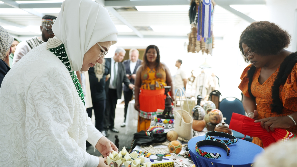 Emine Erdoğan, Güney Afrika’da Yunus Emre Enstitüsünü…