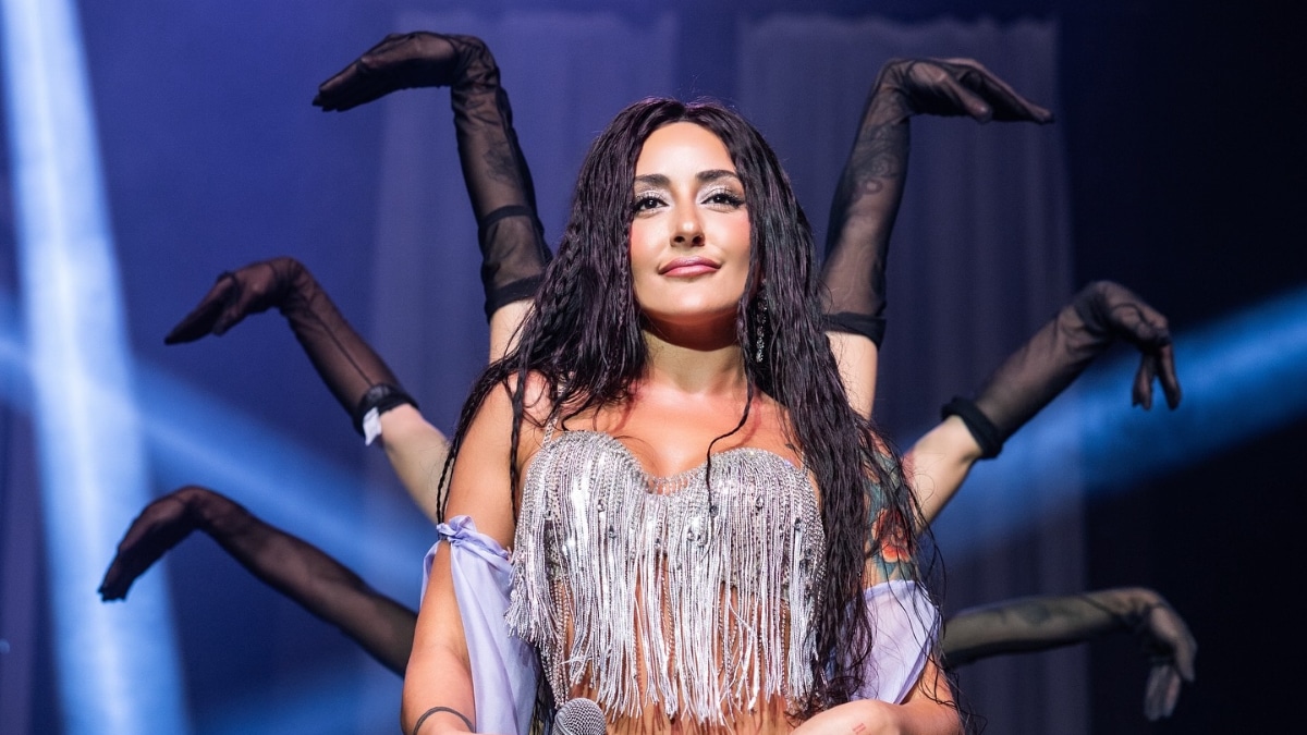 Melek Mosso boşanma sonrası yeni aşklara açık olduğunu… Melek Mosso boşanma sonrası yeni aşklara açık olduğunu…