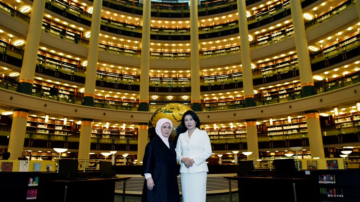 Emine Erdoğan, Güney Kore Devlet Başkanı’nın Eşi ile… Emine Erdoğan, Güney Kore Devlet Başkanı’nın Eşi ile…