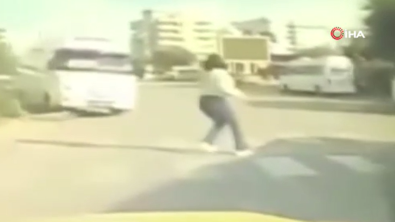 Freni Patlayan Minibüs Dehşet Saçtı: Genç Kız Kıl Payı… Freni Patlayan Minibüs Dehşet Saçtı: Genç Kız Kıl Payı…