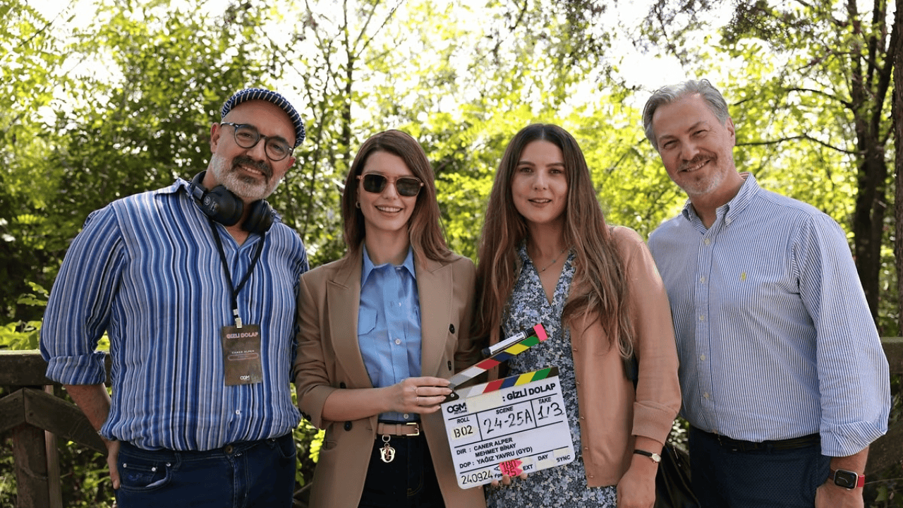 Beren Saat 12 Yıl Aradan Sonra Beyaz Perdede Beren Saat 12 Yıl Aradan Sonra Beyaz Perdede