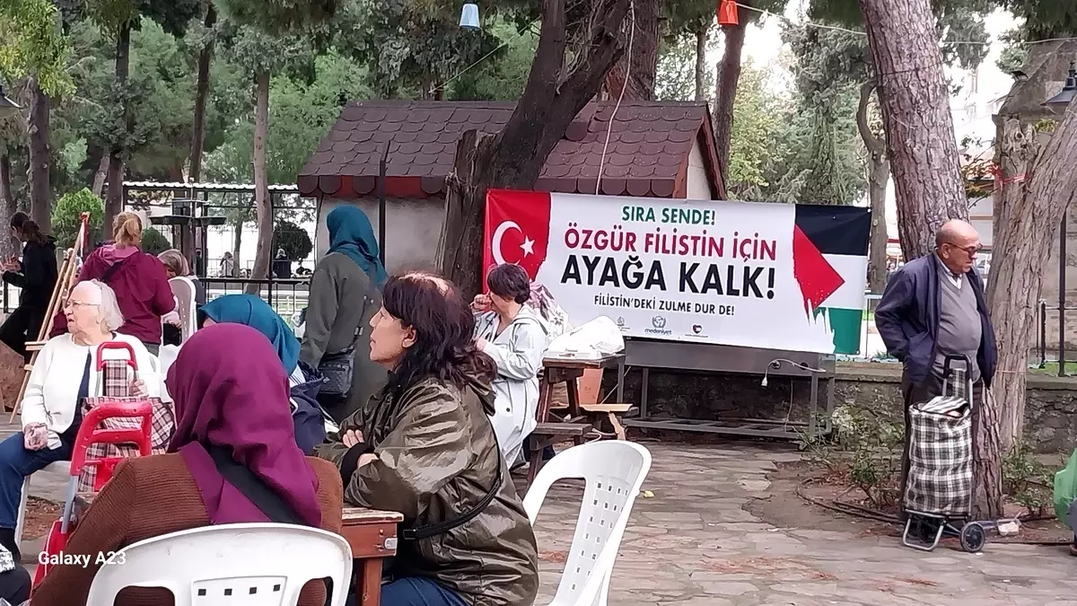 Gelibolu’dan Gazze’ye Destek: Kadınların Düzenlediği Kermes Gelibolu’dan Gazze’ye Destek: Kadınların Düzenlediği Kermes