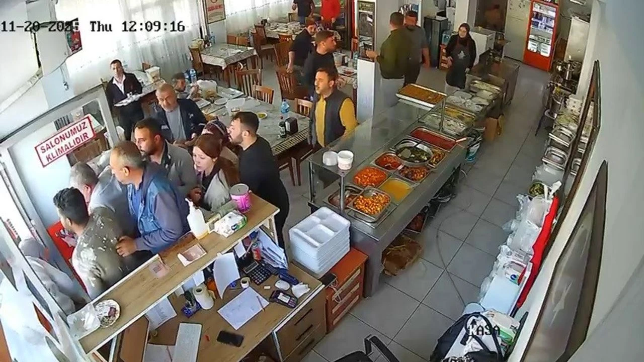 Osmaniye’de Deprem Anında Lokantadaki Panik Anları Osmaniye’de Deprem Anında Lokantadaki Panik Anları
