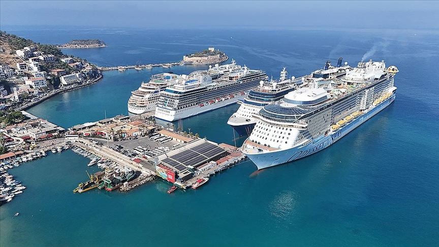 Türkiye’de Kruvaziyer Yolcu Sayısı 2 Milyonu Aştı Türkiye’de Kruvaziyer Yolcu Sayısı 2 Milyonu Aştı