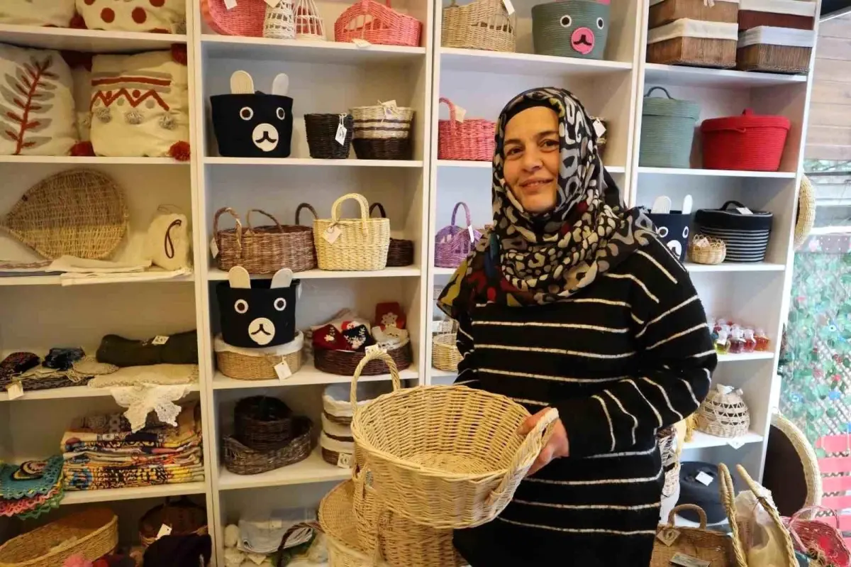 Yalova’da Kadınlar Atık Kağıttan Sepet Üretiyor Yalova’da Kadınlar Atık Kağıttan Sepet Üretiyor