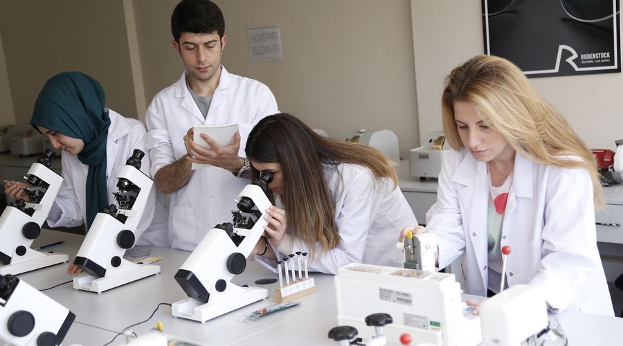 Türkiye’de En Çok Öğrenci Tıp Fakültelerinde Eğitim Alıyor Türkiye’de En Çok Öğrenci Tıp Fakültelerinde Eğitim Alıyor