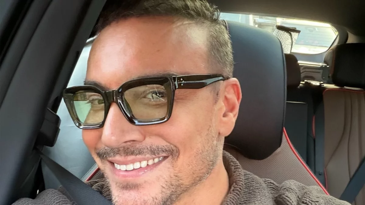 Cenk Eren’in sahne kazası sonucu gözü morardı Cenk Eren’in sahne kazası sonucu gözü morardı