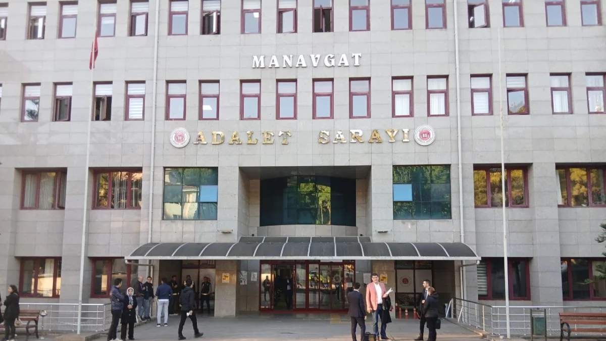 Manavgat Belediyesi’nde Yolsuzluk ve Rüşvet Davası Başladı Manavgat Belediyesi’nde Yolsuzluk ve Rüşvet Davası Başladı